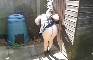Ein Nachbar, der ein Mädchen nackt im Badezimmer angegriffen und bläst reife frauen nackt videos