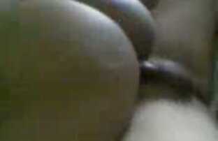 XXX Mann in Kleidung, Frau, und reife nackte frauen beim sex machen ihn saugen auf Hahn